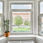 How Much Should You Pay a Window Cleaner Per Hour? How Much Should You Pay a Window Cleaner Per Hour?
